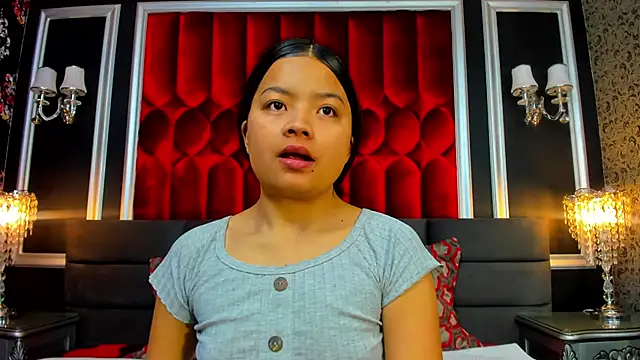 Snapshot of SharonBonet chatting on November 12, 2025, 11:36 am SharonBonet online show from November 12, 2025, 11:36 am