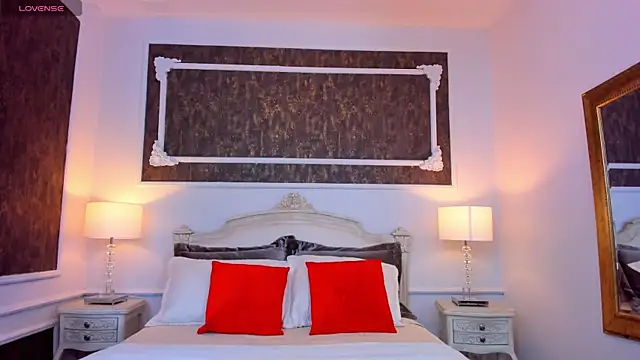 Snapshot of SharonBonet chatting on October 27, 2025, 1:56 pm SharonBonet online show from October 27, 2025, 1:56 pm