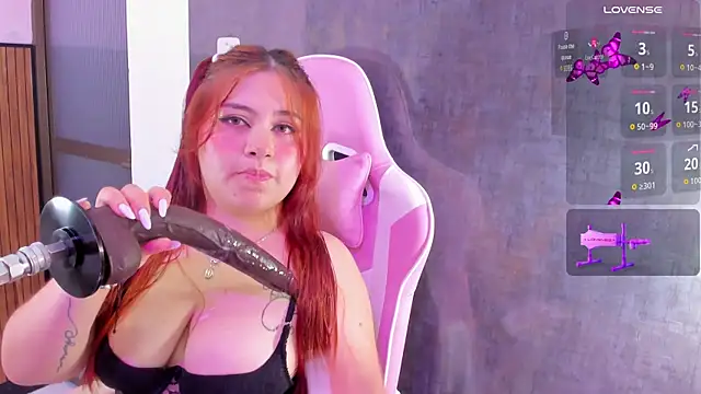 Snapshot of alana_glasses chatting on November 21, 2025, 7:57 pm alana glasses online show from November 21, 2025, 7:57 pm