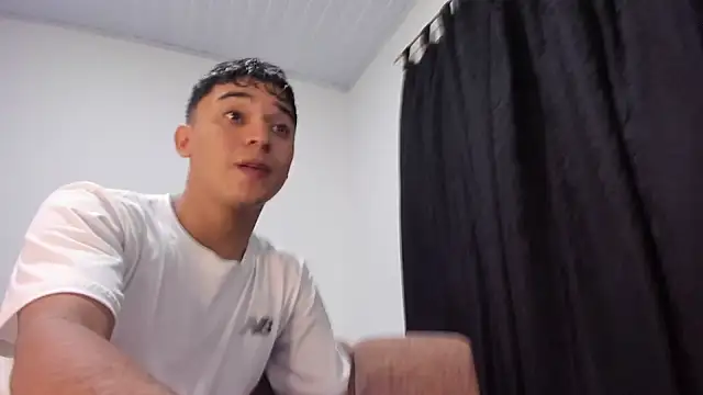 Austin Cardieff  online show from November 21, 2025, 2:21 am