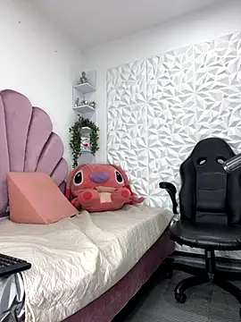 carlalee e online show from October 10, 2025, 7:25 pm