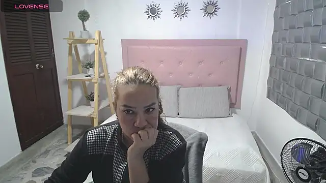 Dulce  Lovee online show from November 13, 2025, 12:09 pm