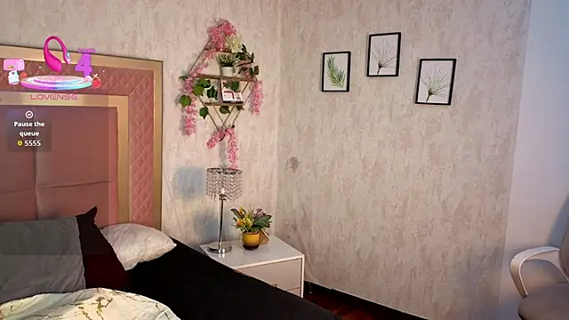 Snapshot of RobinBennett chatting on November 30, 2025, 12:17 pm RobinBennett online show from November 30, 2025, 12:17 pm