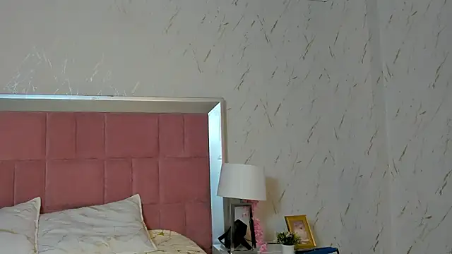 Snapshot of RobinBennett chatting on November 10, 2025, 2:49 am RobinBennett online show from November 10, 2025, 2:49 am