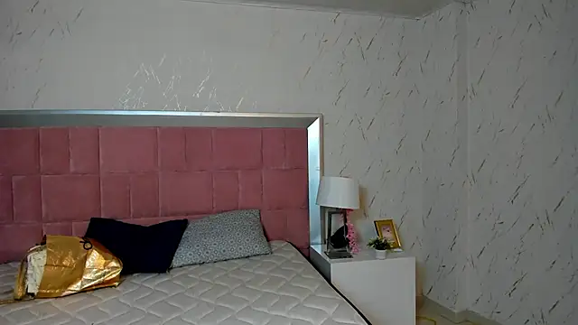 Snapshot of RobinBennett chatting on November 7, 2025, 5:12 am RobinBennett online show from November 7, 2025, 5:12 am