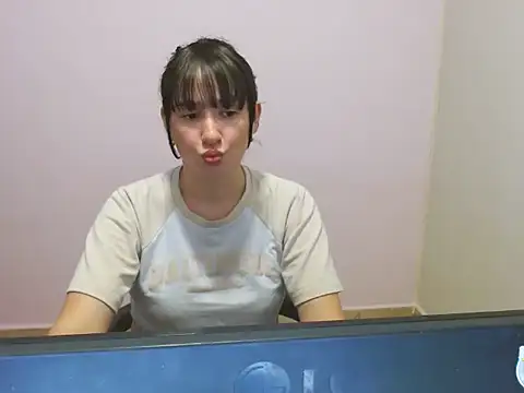 butterflyfree1 online show from September 19, 2025, 4:38 am