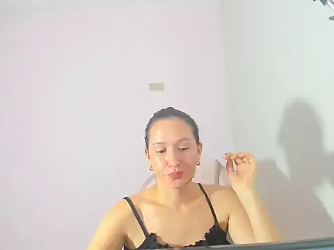 butterflyfree1 online show from November 10, 2025, 7:41 pm