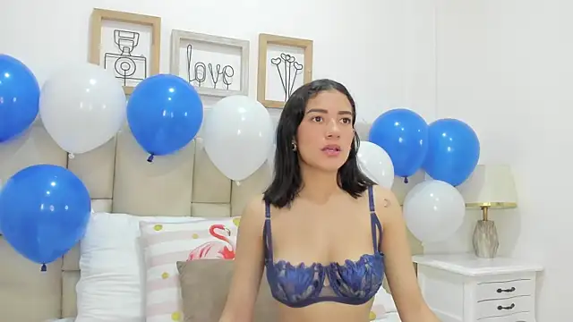 Skylerwhite02 online show from February 4, 2026, 8:26 pm