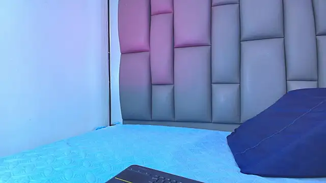 kissme luna online show from November 27, 2025, 7:14 pm