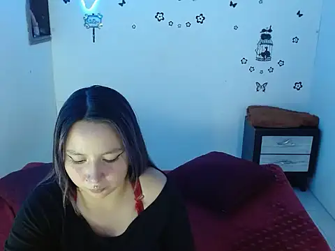 Snapshot of Mia2xsmith chatting on November 7, 2025, 5:23 am Mia2xsmith online show from November 7, 2025, 5:23 am