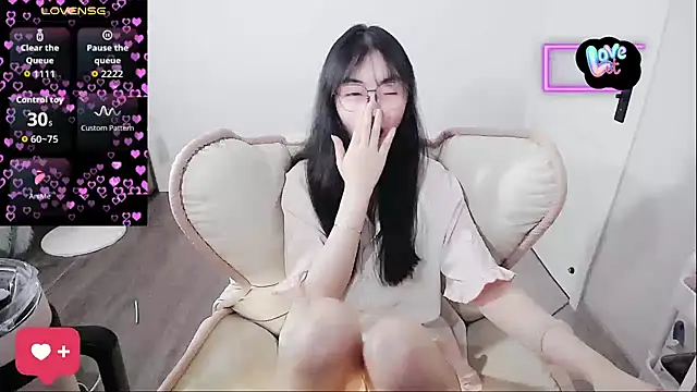 baby-yaya20 online show from April 3, 2026, 11:11 pm