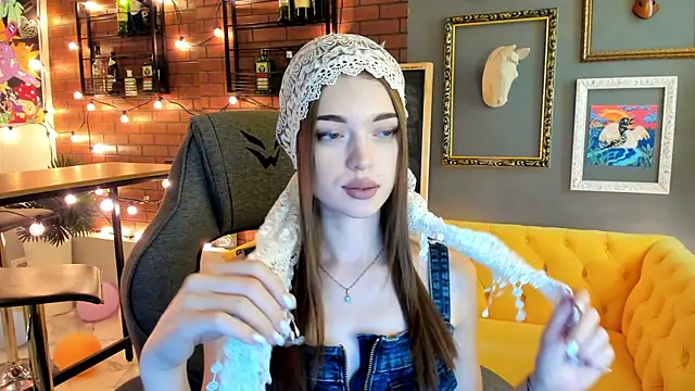 Snapshot of FlexyFox chatting on September 17, 2025, 8:38 am FlexyFox online show from September 17, 2025, 8:38 am