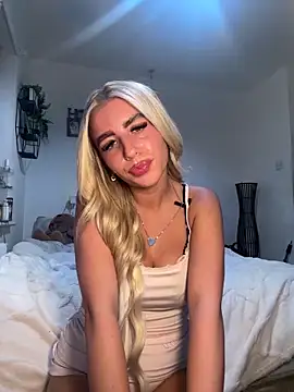 Snapshot of BlondeBetty chatting on September 10, 2025, 6:40 pm BlondeBetty online show from September 10, 2025, 6:40 pm