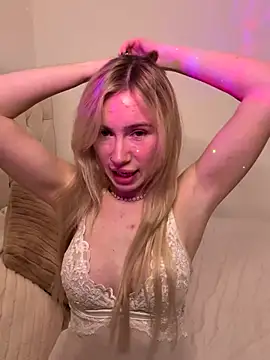 SexySaraxxoo online show from November 11, 2025, 3:18 pm