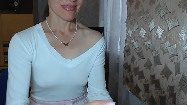 Snapshot of Two_Sisters chatting on September 16, 2025, 4:46 am Two Sisters online show from September 16, 2025, 4:46 am