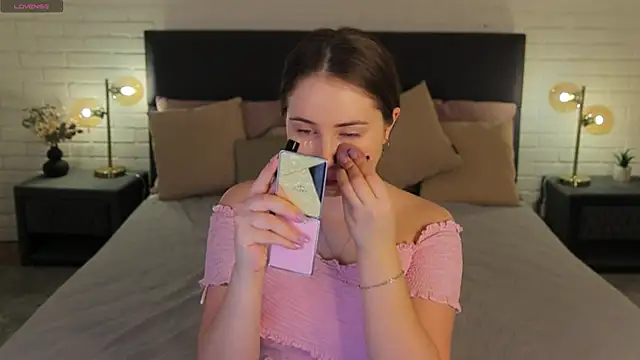 Snapshot of Sweet__Amily chatting on November 27, 2025, 7:09 am Sweet Amily online show from November 27, 2025, 7:09 am