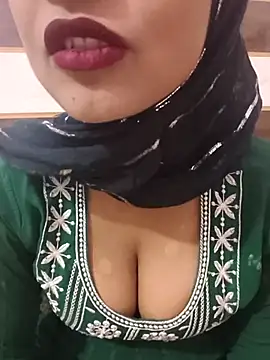 Itz Mayra  online show from October 26, 2025, 6:14 am