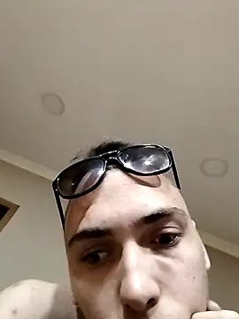 Strawboyy online show from October 30, 2025, 4:48 pm