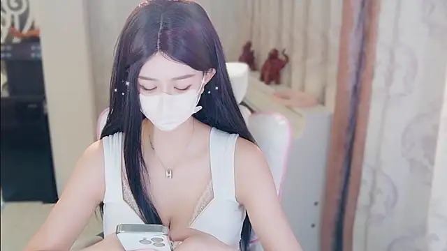 Snapshot of Aurora-77 chatting on October 27, 2025, 11:55 am Aurora-77 online show from October 27, 2025, 11:55 am