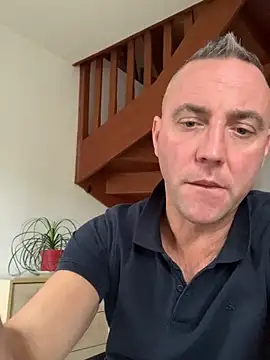 Marronglace1 online show from November 6, 2025, 2:21 pm