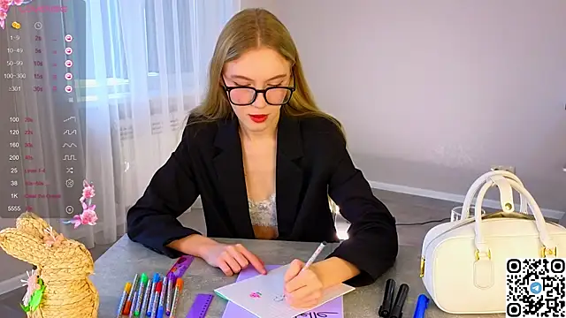 Snapshot of Succubelle chatting on November 19, 2025, 6:24 am Succubelle online show from November 19, 2025, 6:24 am