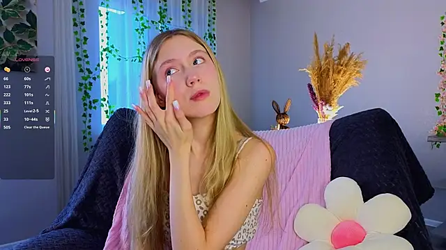 Snapshot of Succubelle chatting on December 16, 2025, 7:12 am Succubelle online show from December 16, 2025, 7:12 am