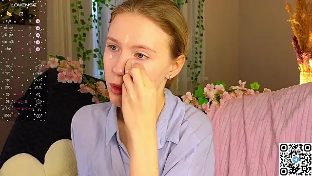 Snapshot of Succubelle chatting on December 5, 2025, 6:12 am Succubelle online show from December 5, 2025, 6:12 am