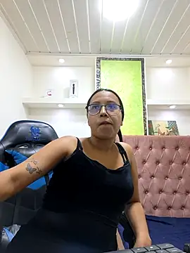 Snapshot of susan_mooree chatting on November 7, 2025, 7:07 pm susan mooree online show from November 7, 2025, 7:07 pm