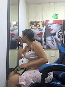 Snapshot of susan_mooree chatting on October 24, 2025, 6:18 pm susan mooree online show from October 24, 2025, 6:18 pm