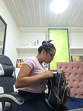 Snapshot of susan_mooree chatting on November 9, 2025, 11:14 am susan mooree online show from November 9, 2025, 11:14 am