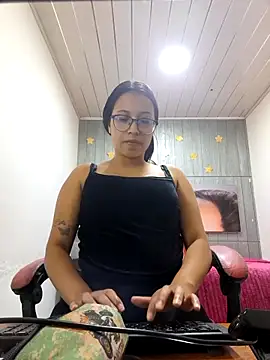 Snapshot of susan_mooree chatting on December 17, 2025, 6:24 pm susan mooree online show from December 17, 2025, 6:24 pm