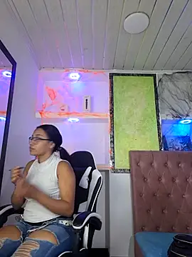 Snapshot of susan_mooree chatting on October 26, 2025, 6:08 pm susan mooree online show from October 26, 2025, 6:08 pm