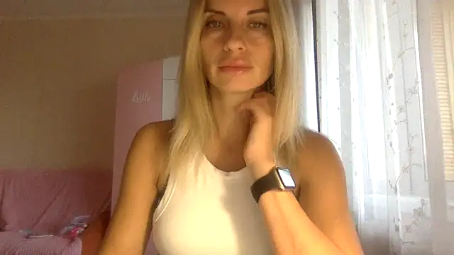 KarelliaStar online show from October 1, 2025, 6:18 am