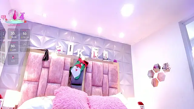 Snapshot of Charlotte_Landry__ chatting on December 4, 2025, 4:28 pm Charlotte Landry online show from December 4, 2025, 4:28 pm