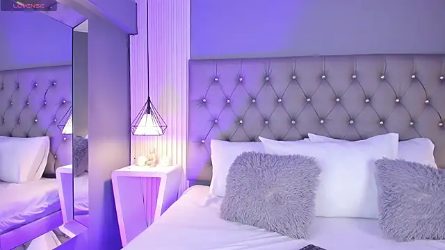 Snapshot of LunaBloomn chatting on January 9, 2026, 5:09 pm LunaBloomn online show from January 9, 2026, 5:09 pm