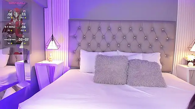 Snapshot of LunaBloomn chatting on December 18, 2025, 5:06 pm LunaBloomn online show from December 18, 2025, 5:06 pm