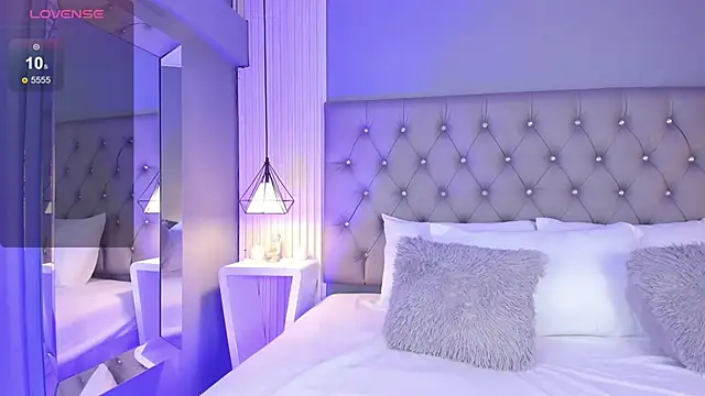 Snapshot of LunaBloomn chatting on January 7, 2026, 5:07 pm LunaBloomn online show from January 7, 2026, 5:07 pm