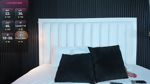 Snapshot of LunaBloomn chatting on November 23, 2025, 12:48 pm LunaBloomn online show from November 23, 2025, 12:48 pm