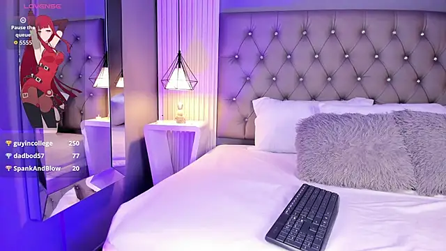 Snapshot of LunaBloomn chatting on November 21, 2025, 5:12 pm LunaBloomn online show from November 21, 2025, 5:12 pm