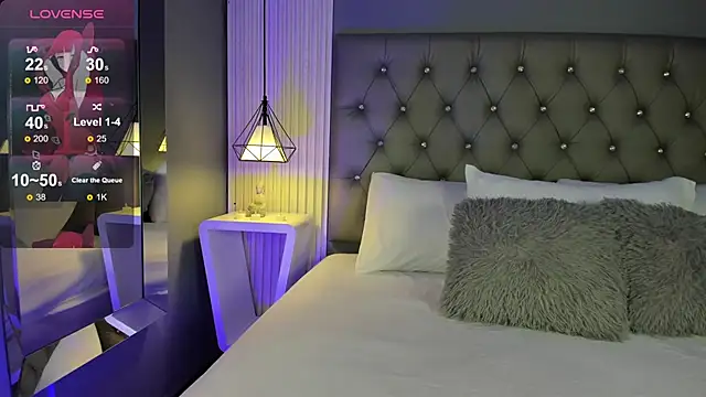 Snapshot of LunaBloomn chatting on November 26, 2025, 5:02 pm LunaBloomn online show from November 26, 2025, 5:02 pm