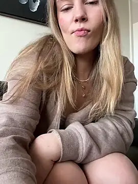 AllesandraLove online show from February 1, 2026, 7:56 pm