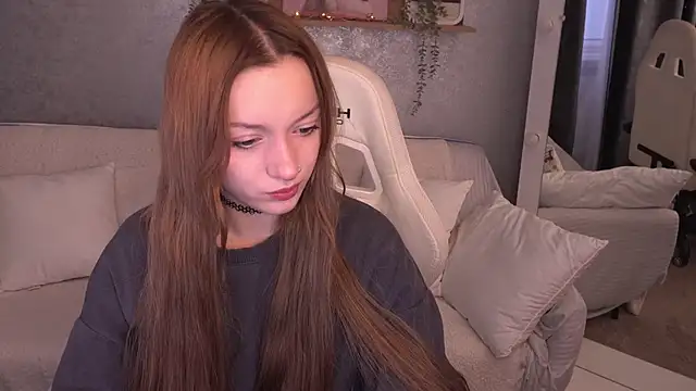 FoxyMayy online show from December 5, 2025, 6:12 am