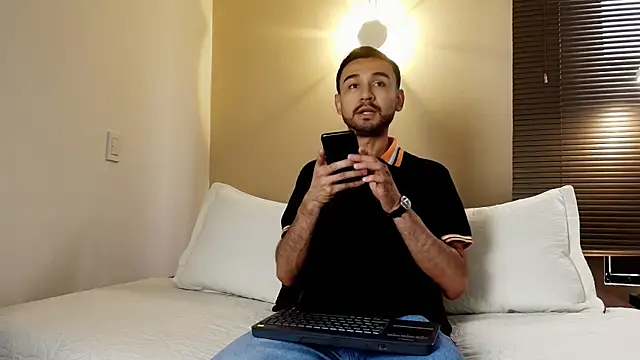 Snapshot of Axel_Moon_S chatting on November 25, 2025, 7:47 pm Axel Moon S online show from November 25, 2025, 7:47 pm