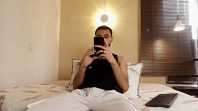 Snapshot of Axel_Moon_S chatting on November 5, 2025, 7:17 pm Axel Moon S online show from November 5, 2025, 7:17 pm