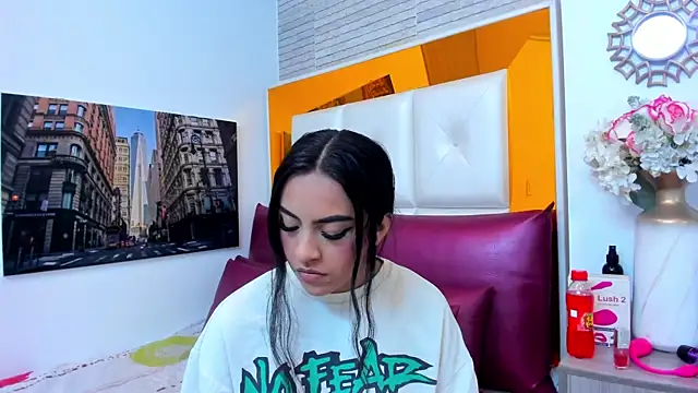 Leslie Bussh  online show from April 24, 2026, 12:51 pm