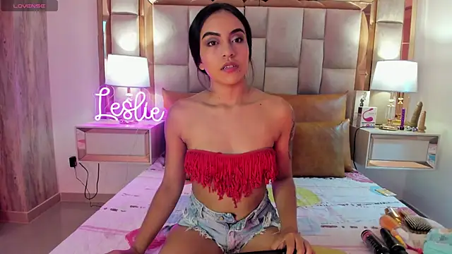 Leslie Bussh  online show from October 26, 2025, 12:16 pm