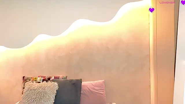 Snapshot of Kloee_12 chatting on October 24, 2025, 12:26 pm Kloee 12 online show from October 24, 2025, 12:26 pm