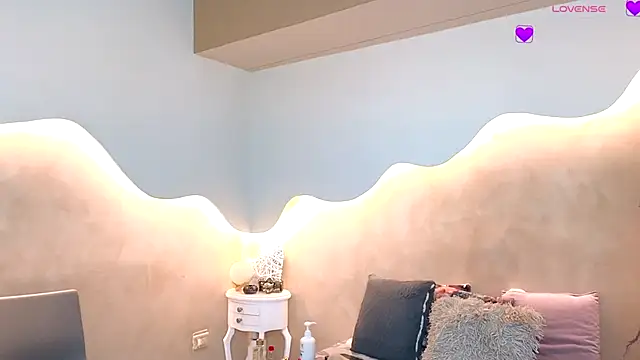 Snapshot of Kloee_12 chatting on October 23, 2025, 12:48 pm Kloee 12 online show from October 23, 2025, 12:48 pm