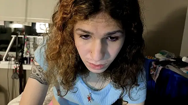 cuddlyavenue online show from November 2, 2025, 2:38 am