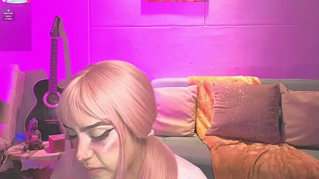 ashlynnlowe  online show from September 29, 2025, 8:14 pm